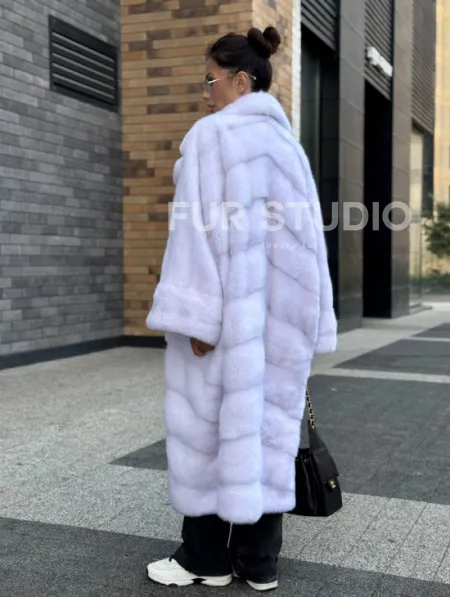 Светлая норковая шуба 