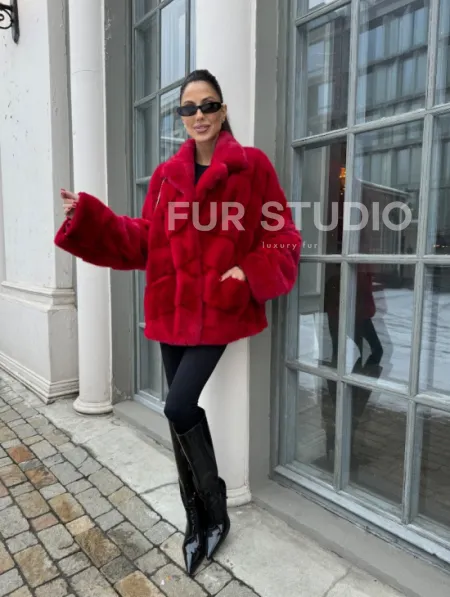 Полушубок норковый в гранатовом оттенке - фото 7