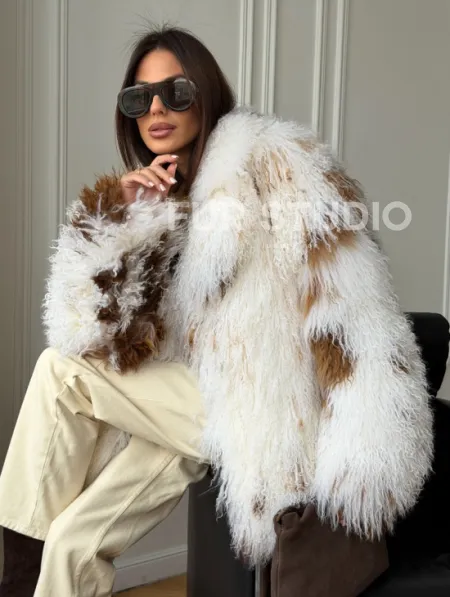 Шуба из ламы бело-коричневая - фото 9