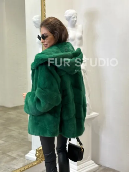Норковый полушубок с капюшоном - цвет изумруд - фото 4