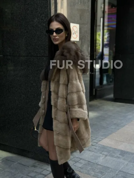 Шуба норковая с капюшоном куница - цвет пастель - фото 3