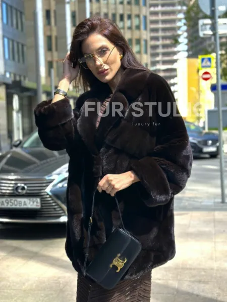 Укороченная норковая шуба в цвете шоколад - фото 4