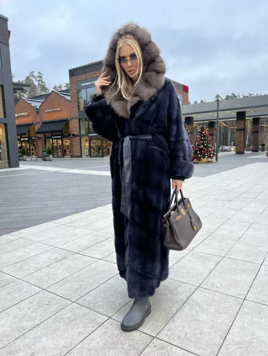 Норковая шуба с капюшоном из меха куницы - цвет инфинити (темно-синий) - фото 4