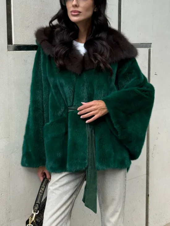 Шуба летучая мышь из норки с капюшоном из куницы - темный изумруд - фото 4