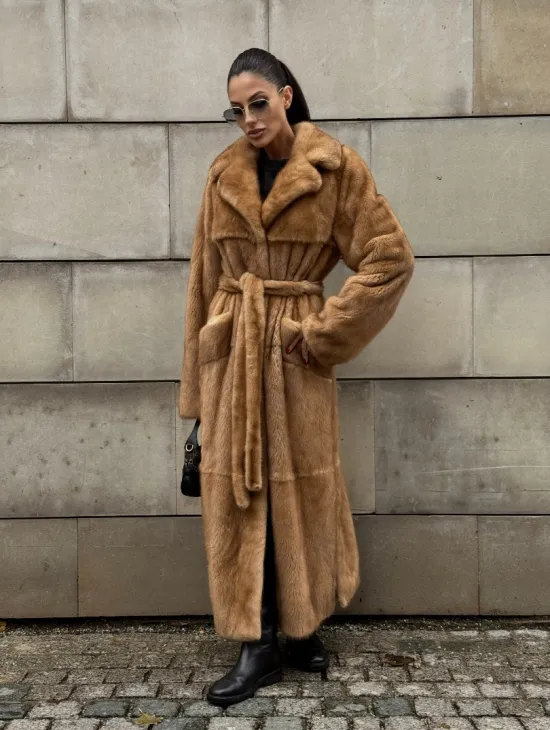 Шуба - халат maxi из меха норки Caramel с накладными карманами - фото 11