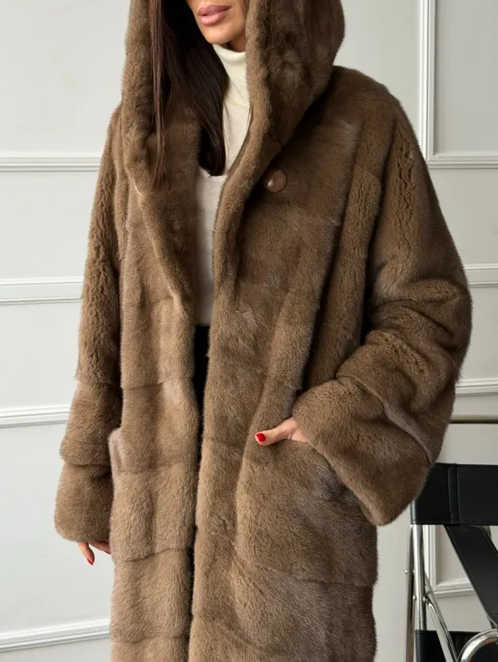 Шуба из меха премиальной плюшевой норки с капюшоном - фото 2