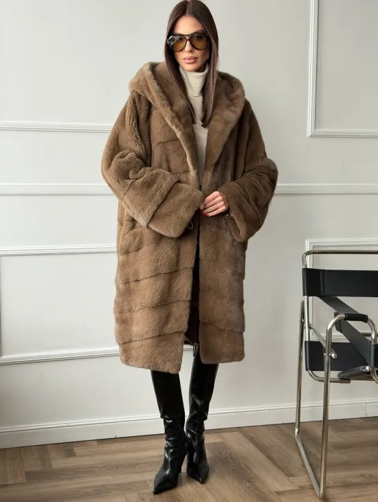 Шуба из меха премиальной плюшевой норки с капюшоном - фото 10