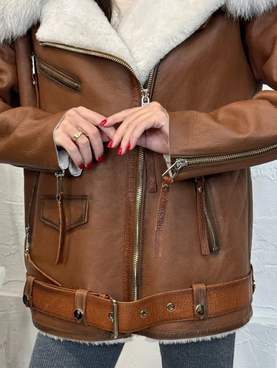 Дубленка - куртка женская из натуральной овчины с капюшоном из меха финского песца - фото 1