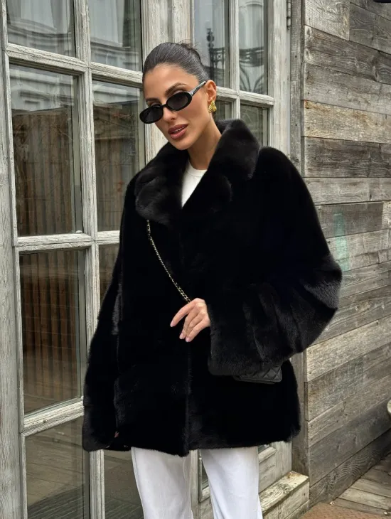 Черный короткий полушубок из плюшевой норки VELVET с английским воротником - фото 10