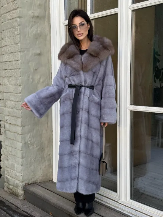 Норковая шуба голубого цвета с капюшоном из натурального меха куницы - фото 8