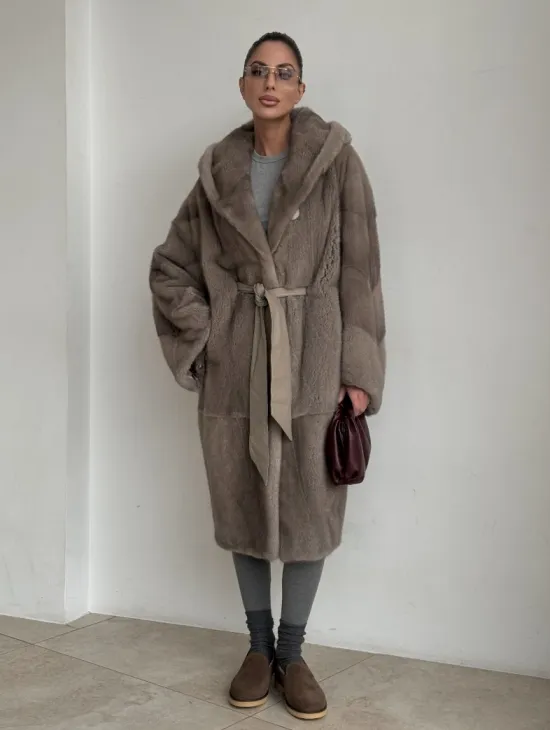 Норковая шуба кимоно с капюшоном кобра в натуральном сером цвете - фото 9