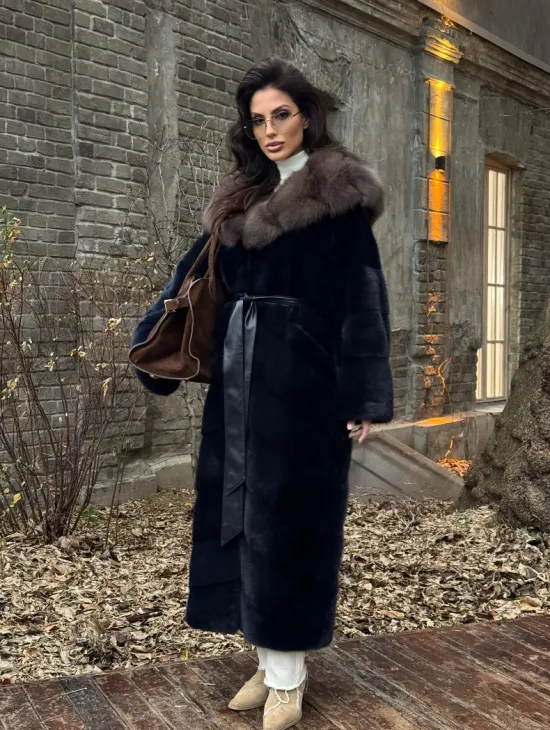 Норковая шуба с капюшоном из натурального меха куницы - фото 9