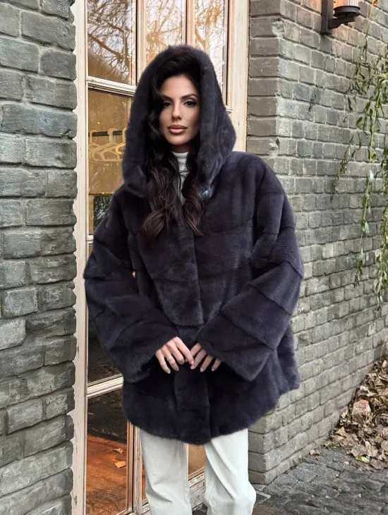 Норковый женский полушубок с капюшоном в графитом цвете - фото 6