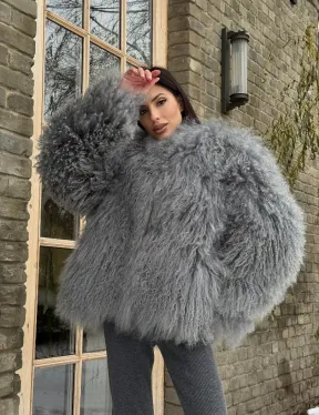 Шуба из меха ламы серого цвета - фото 12