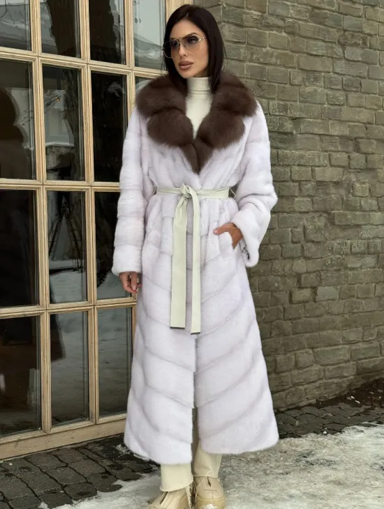 Длинная прямая норковая шуба с воротником из меха куницы цвет паломино - фото 0