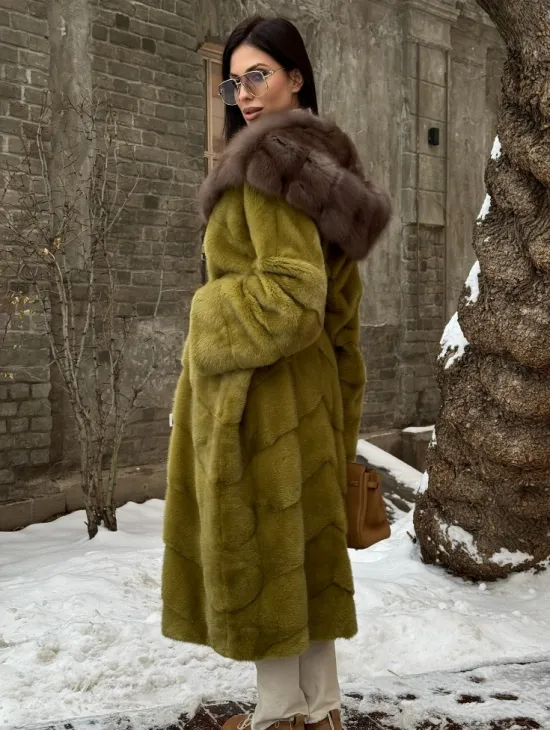 Шуба норковая с капюшоном из натурального меха куницы - цвет оливковый - фото 4