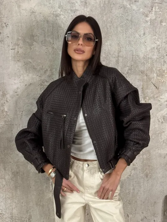 Женский бомбер из натуральной плетёной кожи - фото 9