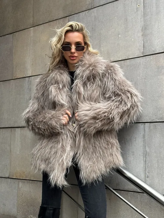 Полушубок из енота с английским воротником - фото 0