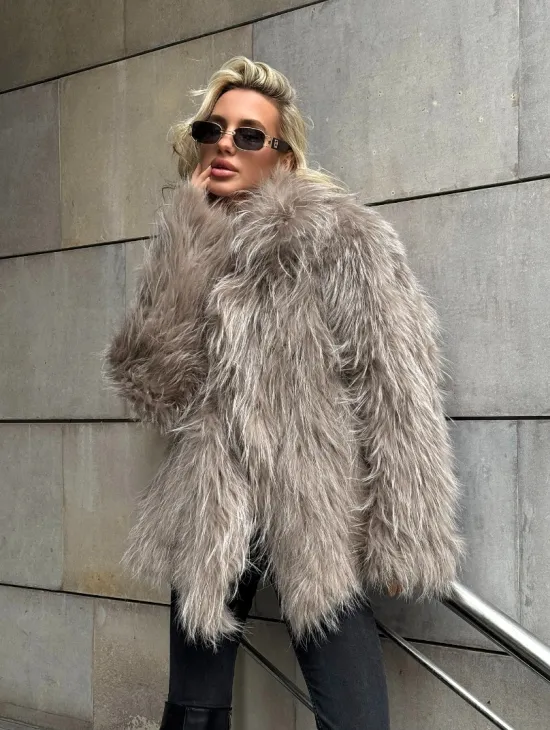 Полушубок из енота с английским воротником - фото 7