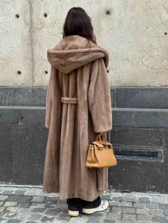 Длинная норковая шуба Pastel с капюшоном кобра - фото 9