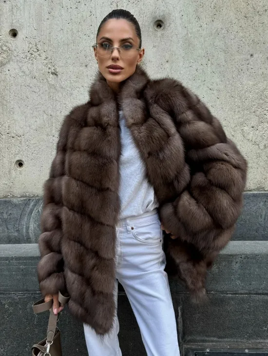 Женская шуба из меха куницы в цвете соболь - фото 11