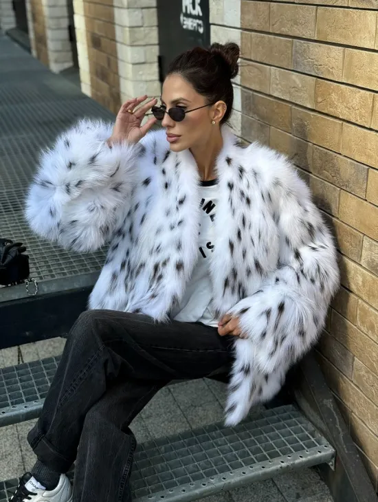 Шуба из меха белой аукционной лисы под рысь, ручная работа - фото 2