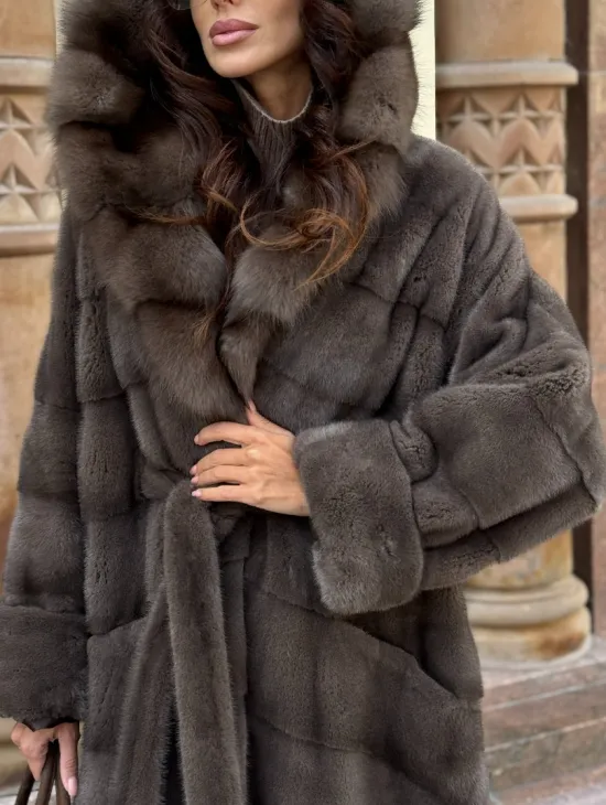 Шуба норковая в цвете мокко с капюшоном куница - фото 1