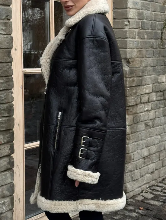 Удлиненная дубленка на белой овчине - фото 3