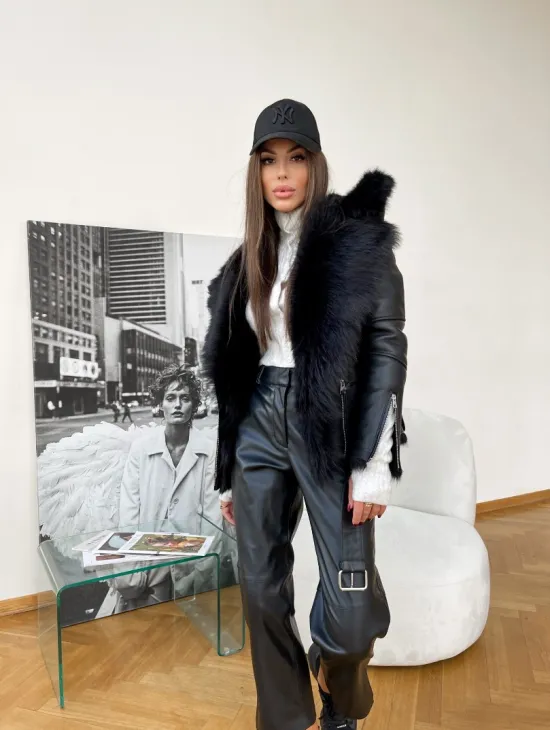 Стильная дубленка с капюшоном из овчины тоскана - фото 2