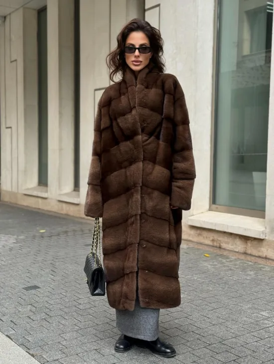 Шуба из плюшевой норки Velvet с V-образным воротником - фото 4