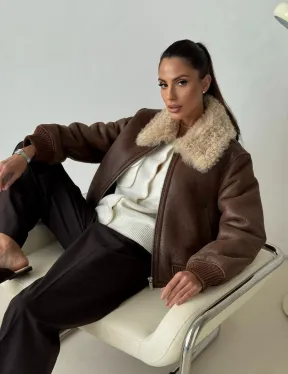 Короткая дубленка - женская - фото 11