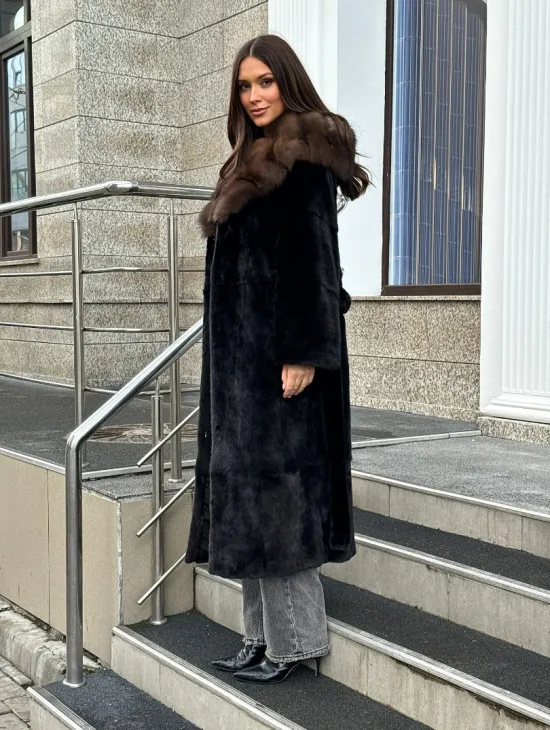 Черная норковая шуба с капюшоном куница - фото 7