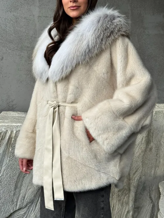 Светлая норковая шуба - летучка с капюшоном - фото 2