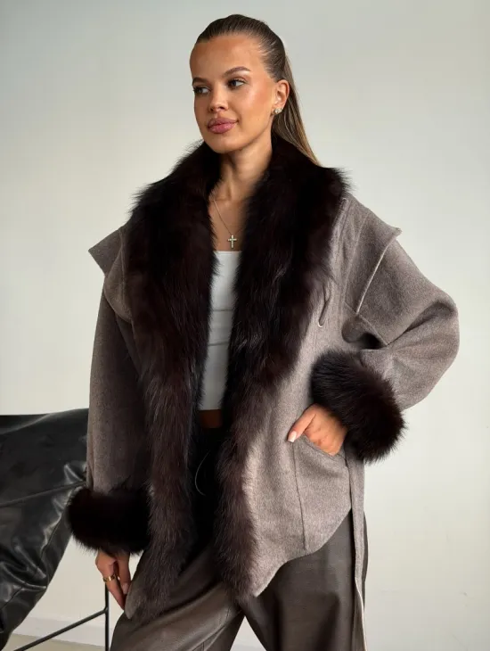 Пальто с мехом фишера - фото 5