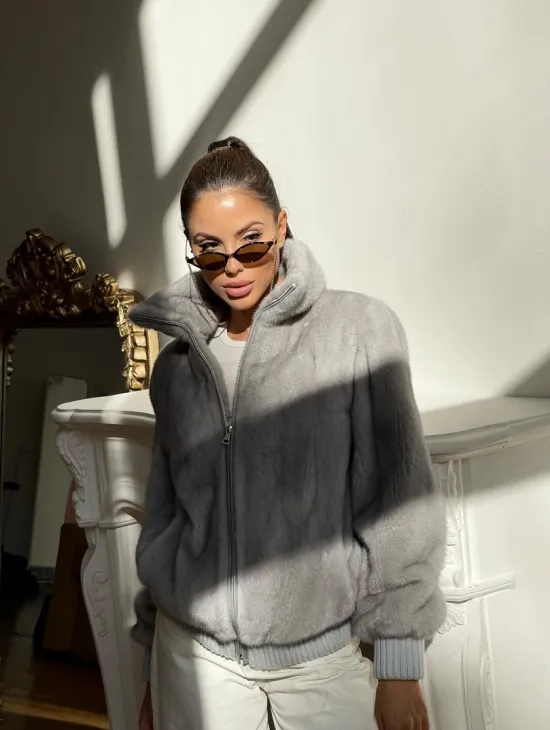 Светлая норковая куртка - бомбер - фото 0