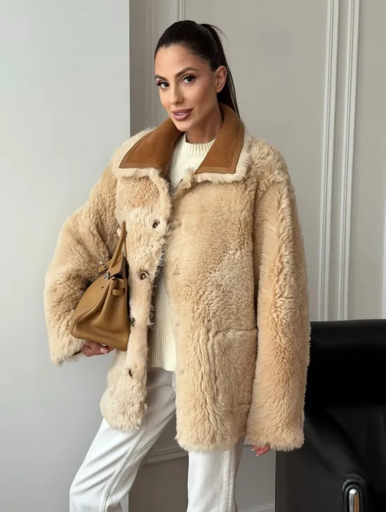 Двухсторонняя женская замшевая дубленка - фото 11