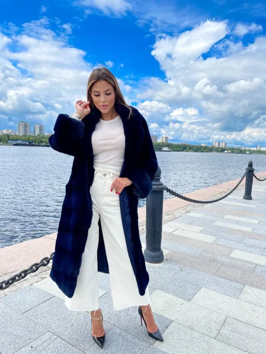 Шуба из плюшевой норки в цвете индиго - фото 7