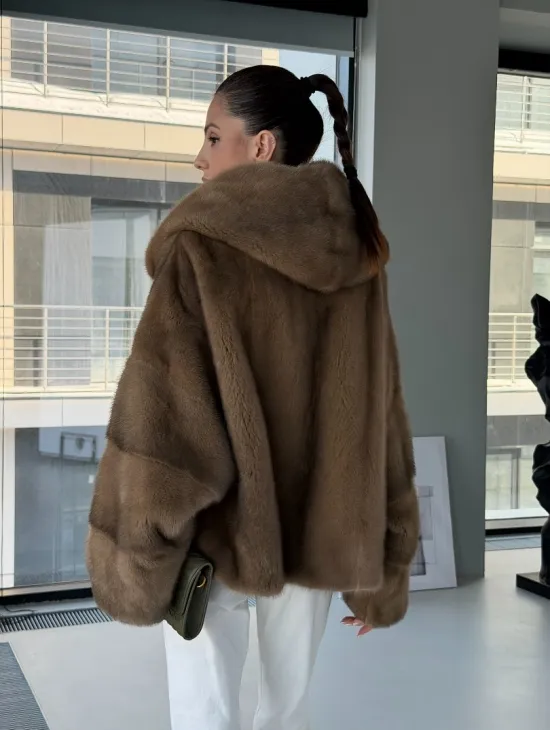 Женский норковый полушубок с капюшоном - фото 16