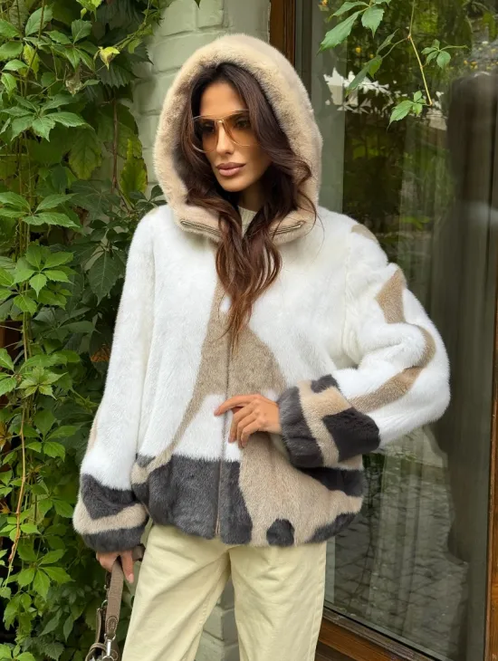 Стильная норковая куртка с капюшоном - фото 6