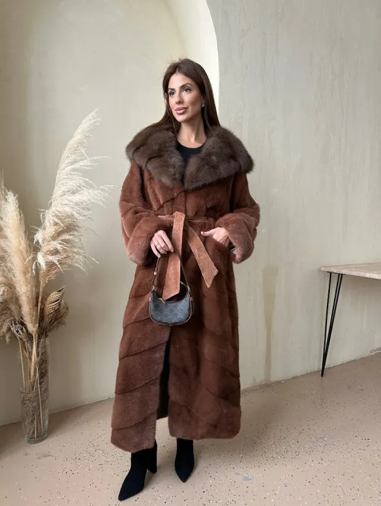 Шуба из аукционной норки с капюшоном из куницы - цвет терракотовый - фото 7