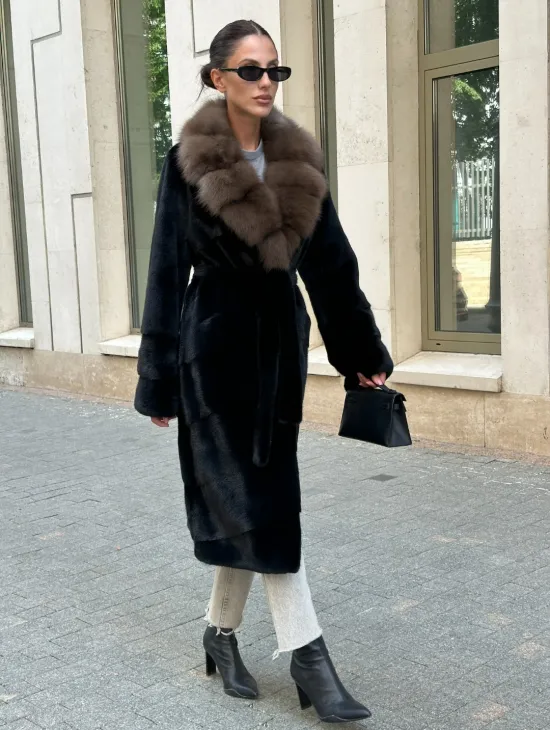 Черная шуба BLACK NAFA с английским воротником из куницы - фото 9